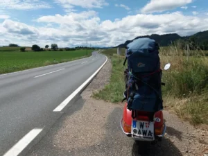 Rote Vespa auf Rollertour durch Österreich in Kärnten